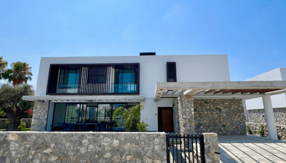 Girne Ozanköy'de Satılık 4+1 Modern Villalar