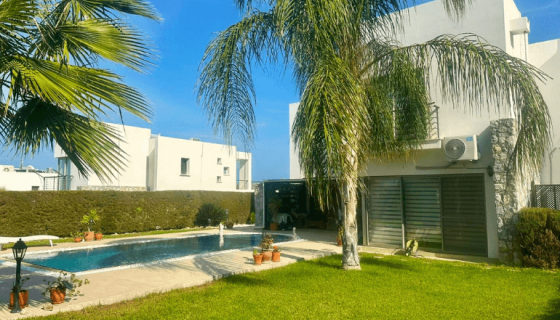 Girne Edremit'te Satılık 4+1 Havuzlu Modern Villa